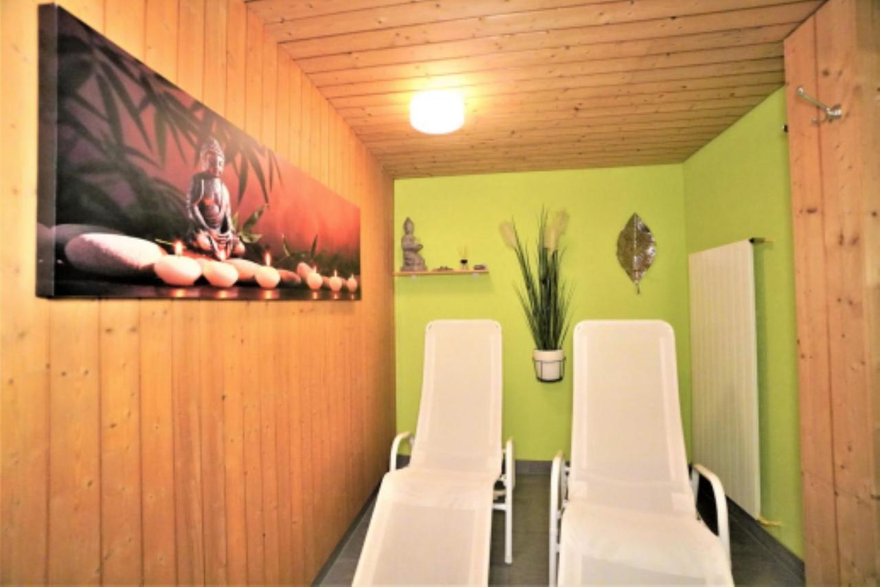 Lovely 1-Bedroom Vacation Studio Apartment With Pool And Sauna Laax Exteriör bild