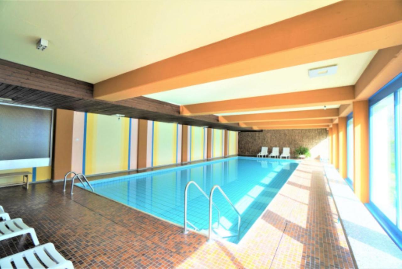 Lovely 1-Bedroom Vacation Studio Apartment With Pool And Sauna Laax Exteriör bild